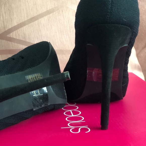 Size 9 Black open toe Booties by Shoedazzle - Picture 5 of 5